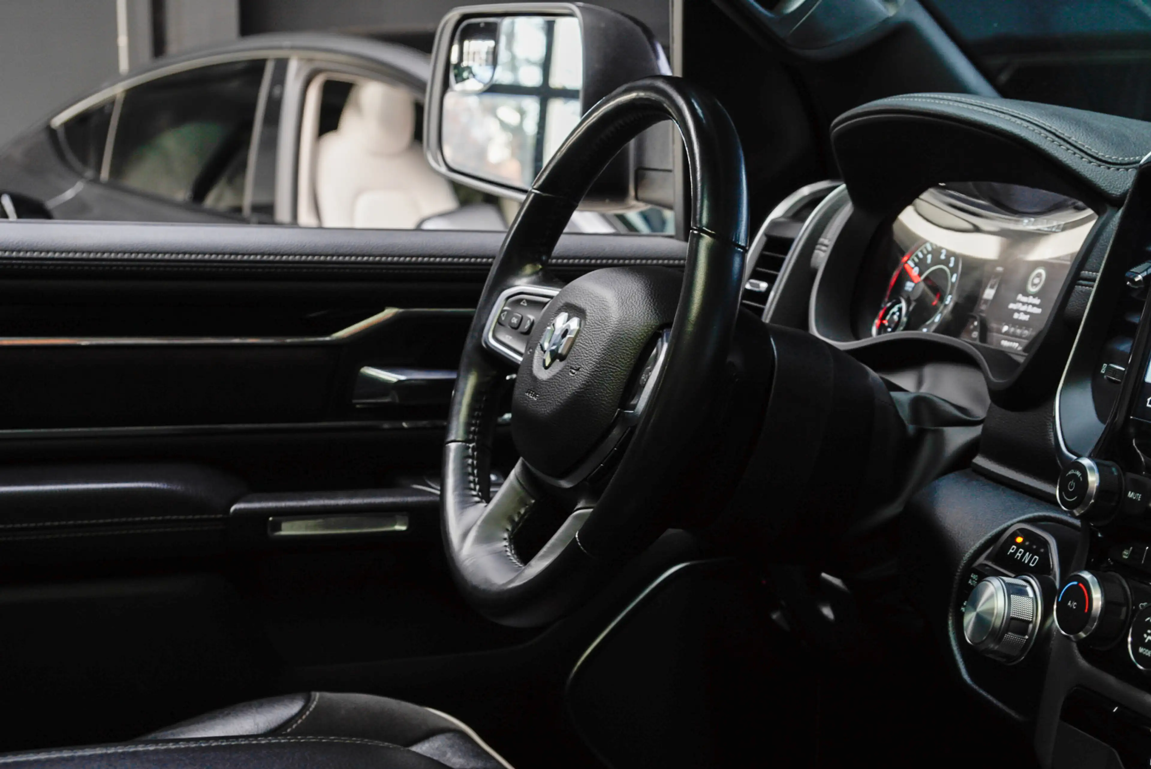 Dodge RAM 1500 5.7 V8 4x4 Crew Cab Laramie Panodak Harman K. — photo 41