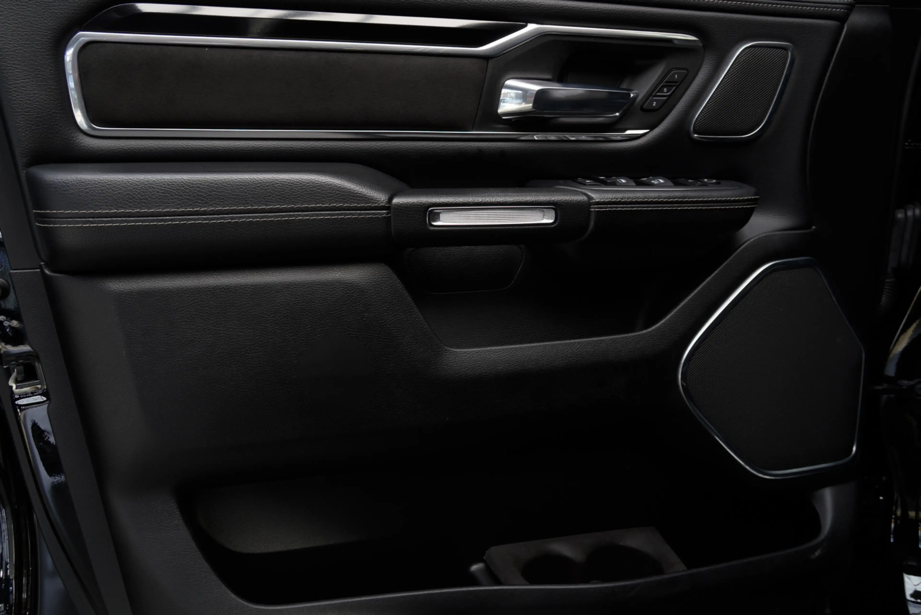 Dodge RAM 1500 5.7 V8 4x4 Crew Cab Laramie Panodak Harman K. — photo 14