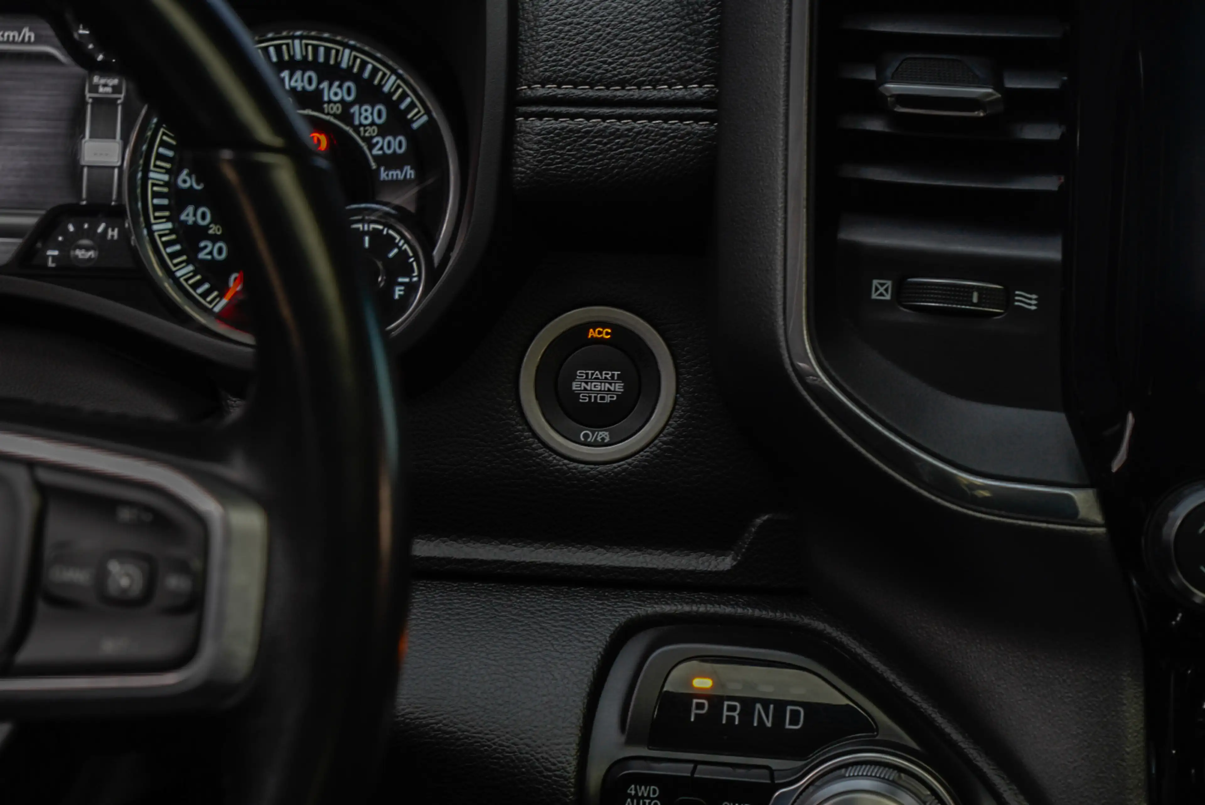 Dodge RAM 1500 5.7 V8 4x4 Crew Cab Laramie Panodak Harman K. — photo 24
