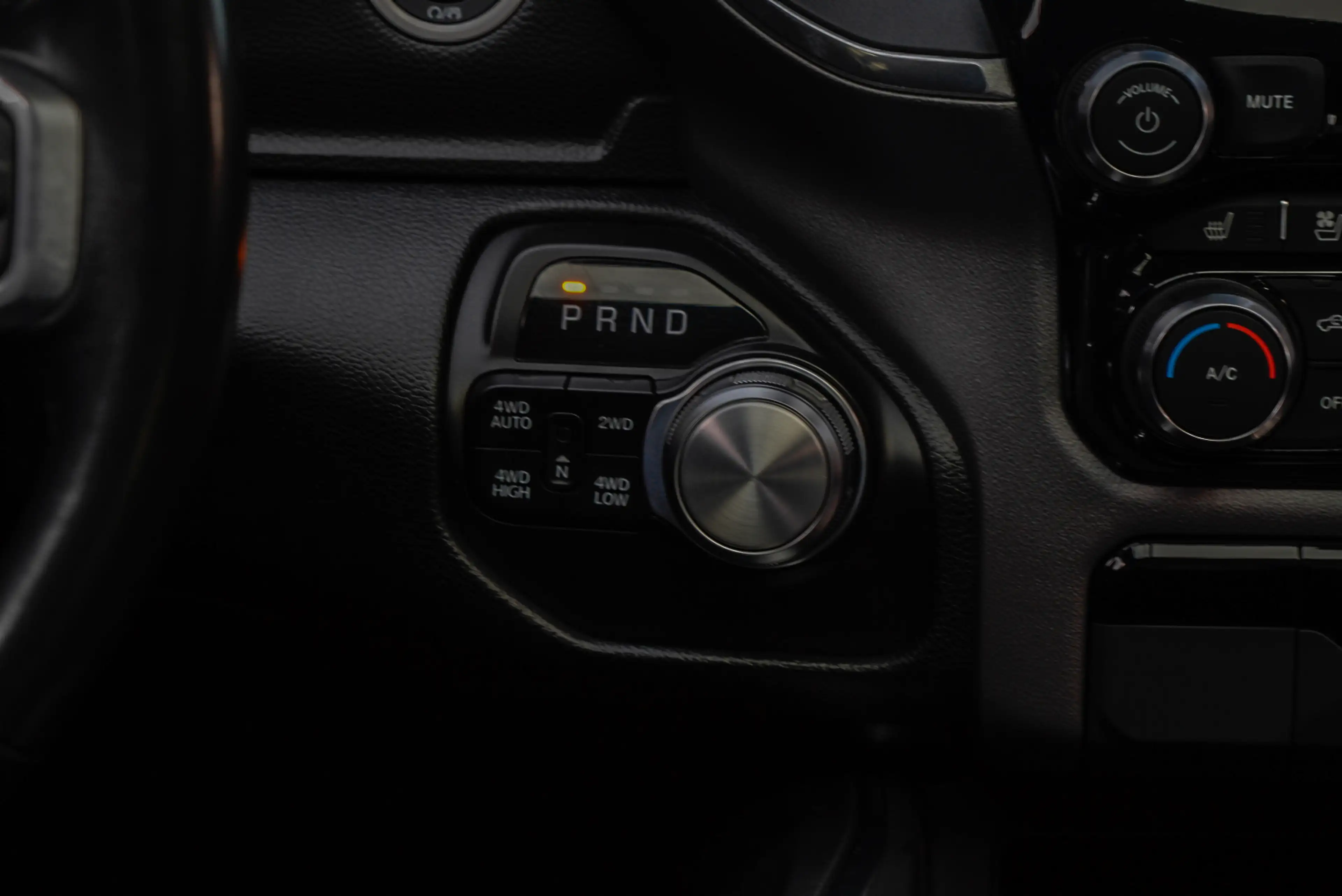 Dodge RAM 1500 5.7 V8 4x4 Crew Cab Laramie Panodak Harman K. — photo 23