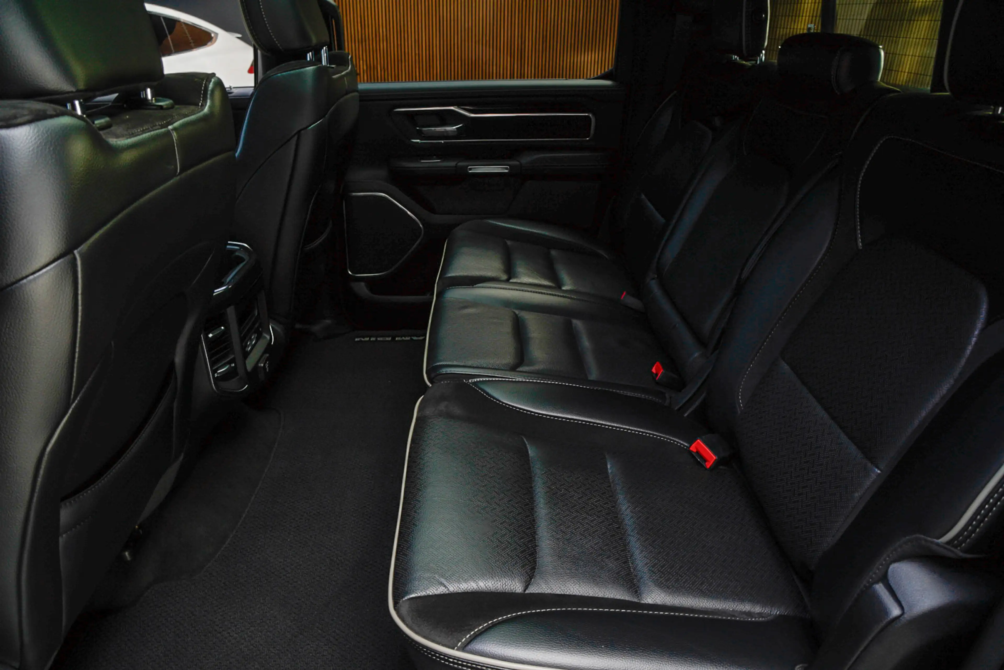 Dodge RAM 1500 5.7 V8 4x4 Crew Cab Laramie Panodak Harman K. — photo 19