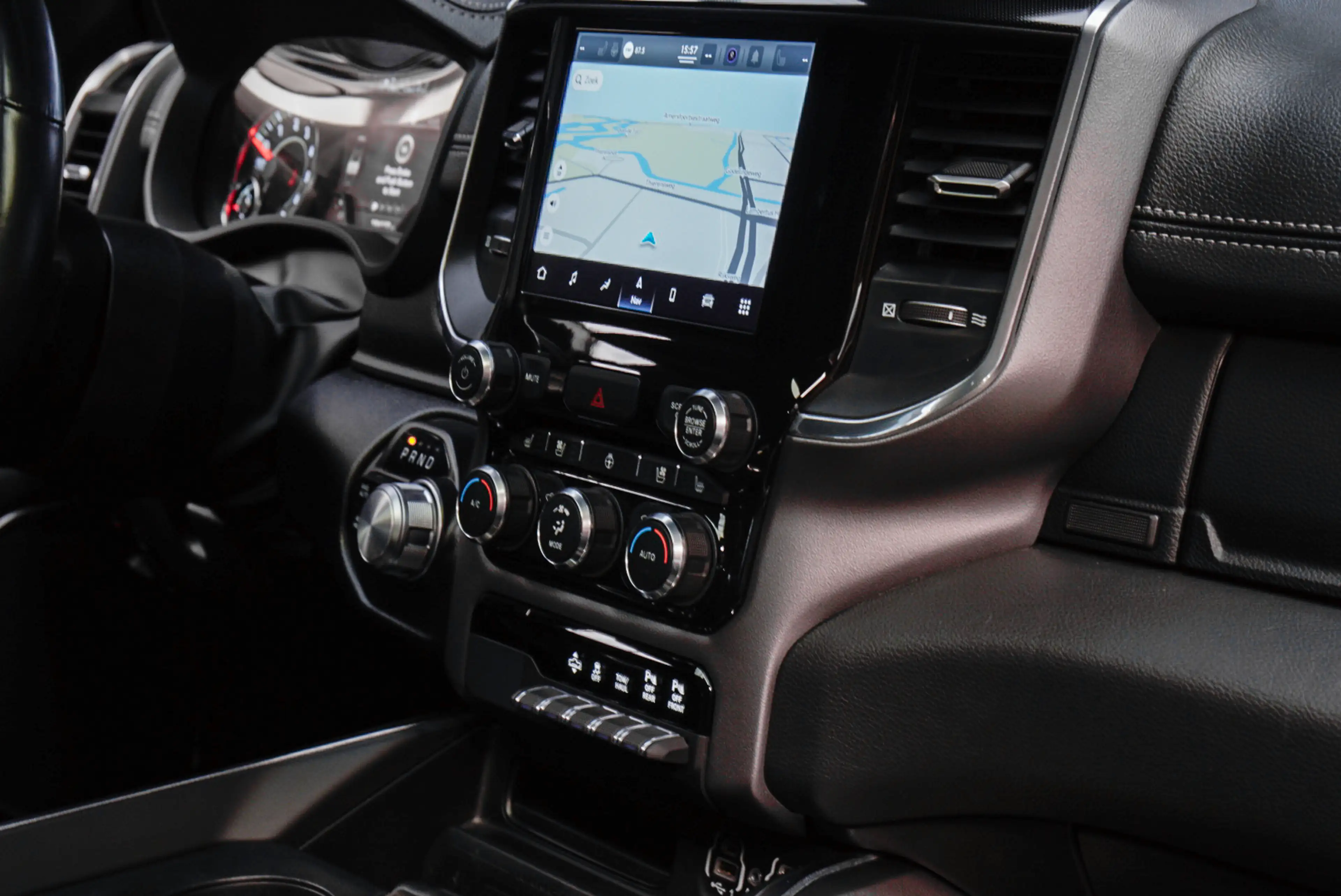 Dodge RAM 1500 5.7 V8 4x4 Crew Cab Laramie Panodak Harman K. — photo 42