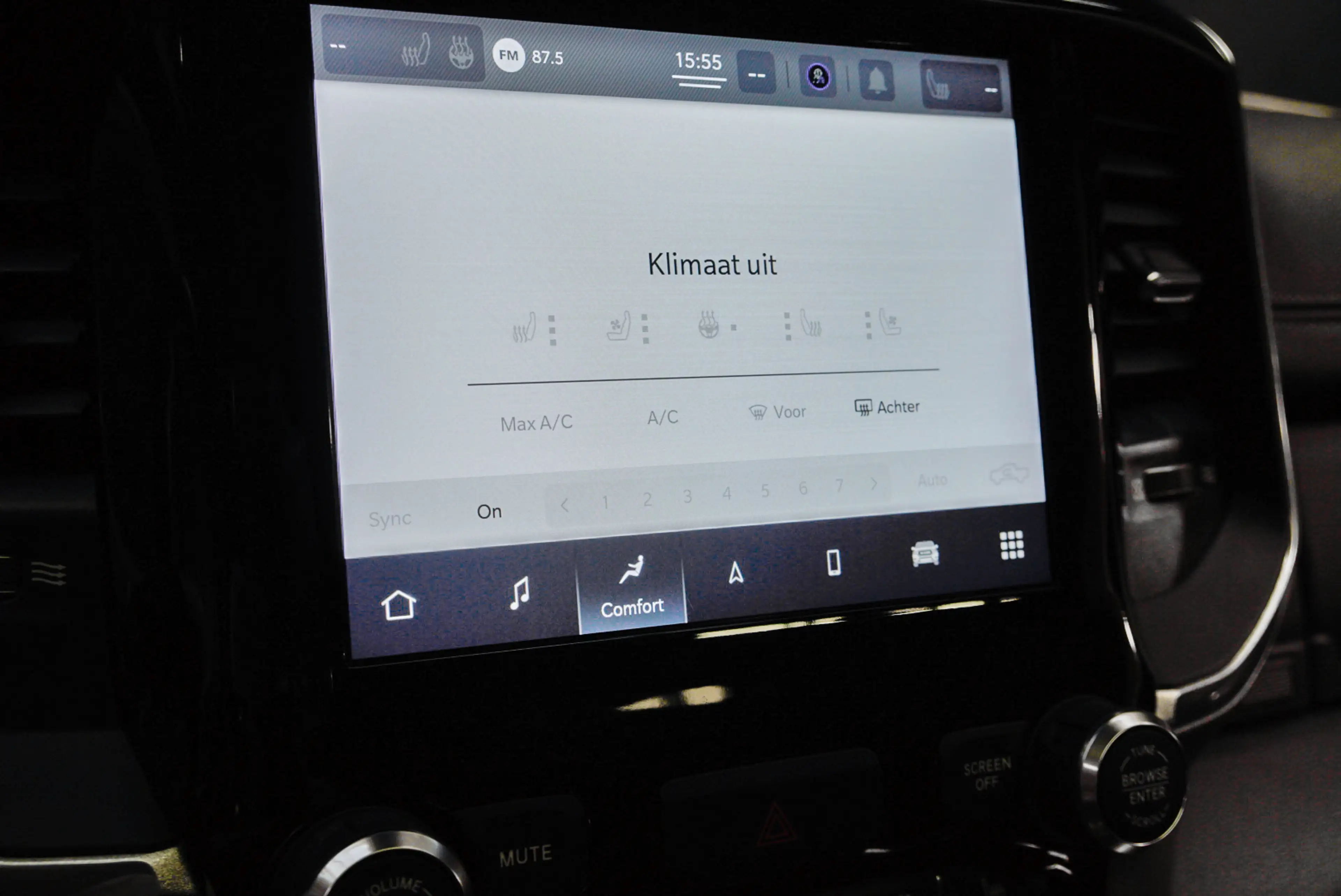 Dodge RAM 1500 5.7 V8 4x4 Crew Cab Laramie Panodak Harman K. — photo 34