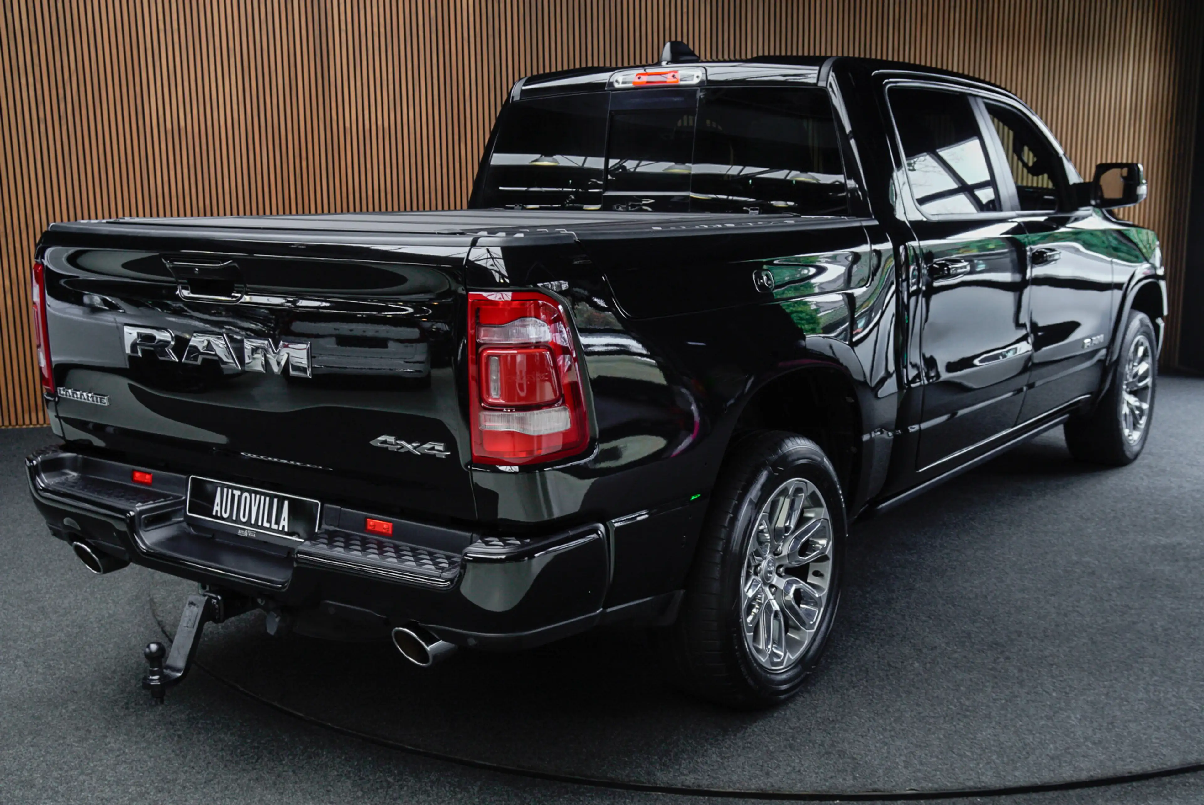 Dodge RAM 1500 5.7 V8 4x4 Crew Cab Laramie Panodak Harman K. — photo 5