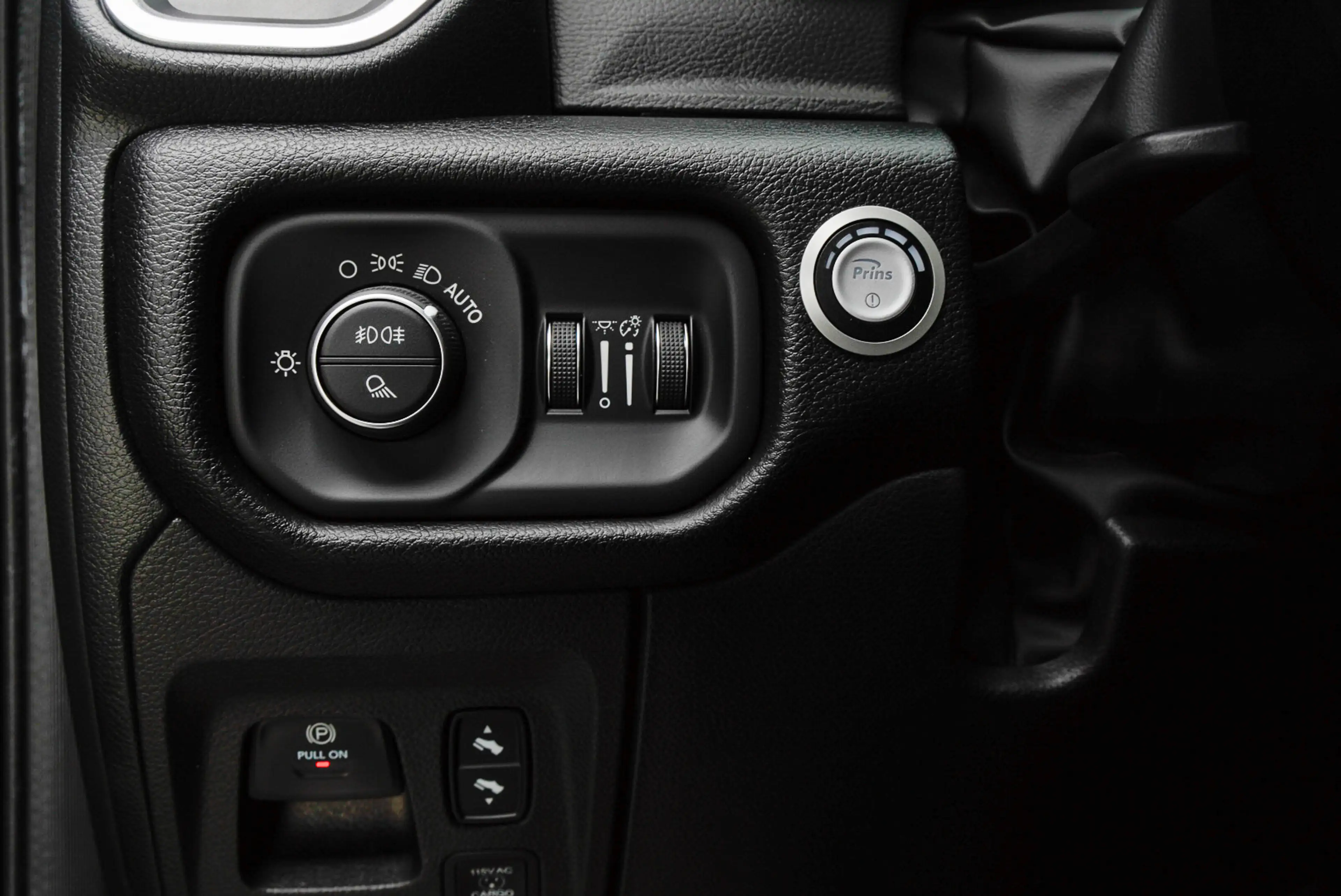 Dodge RAM 1500 5.7 V8 4x4 Crew Cab Laramie Panodak Harman K. — photo 37