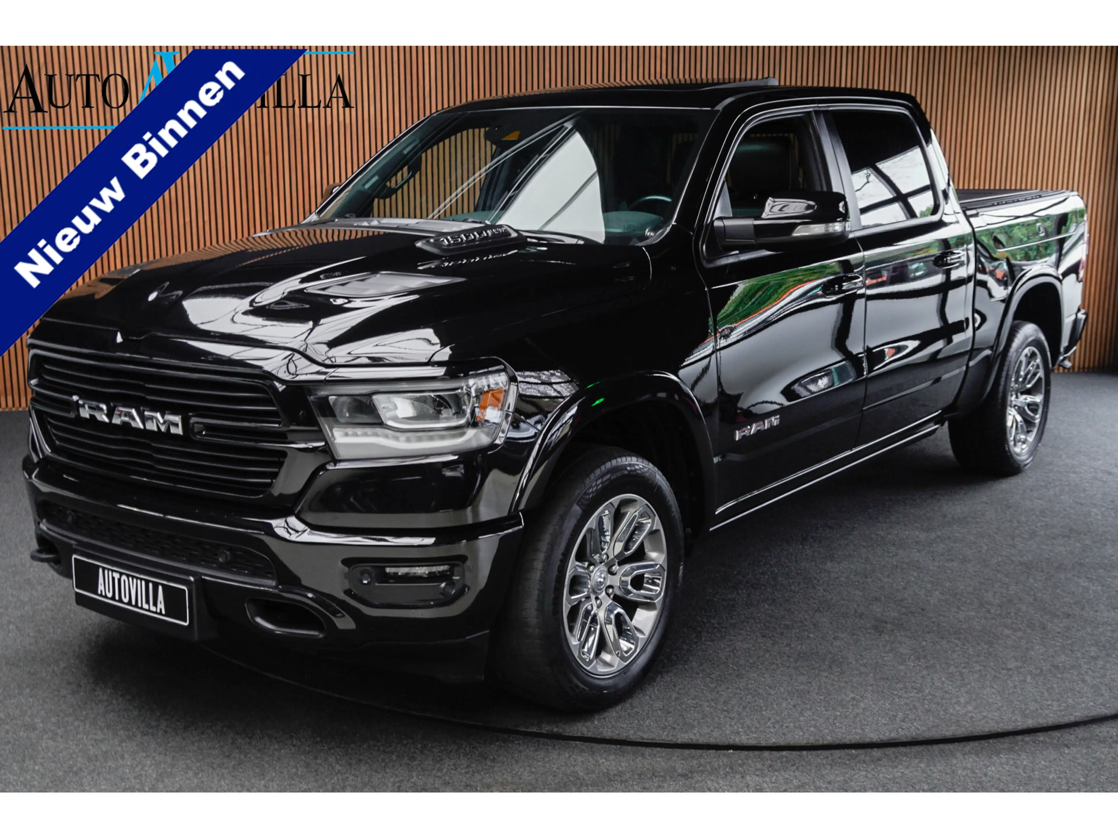 Dodge RAM 1500 5.7 V8 4x4 Crew Cab Laramie Panodak Harman K.