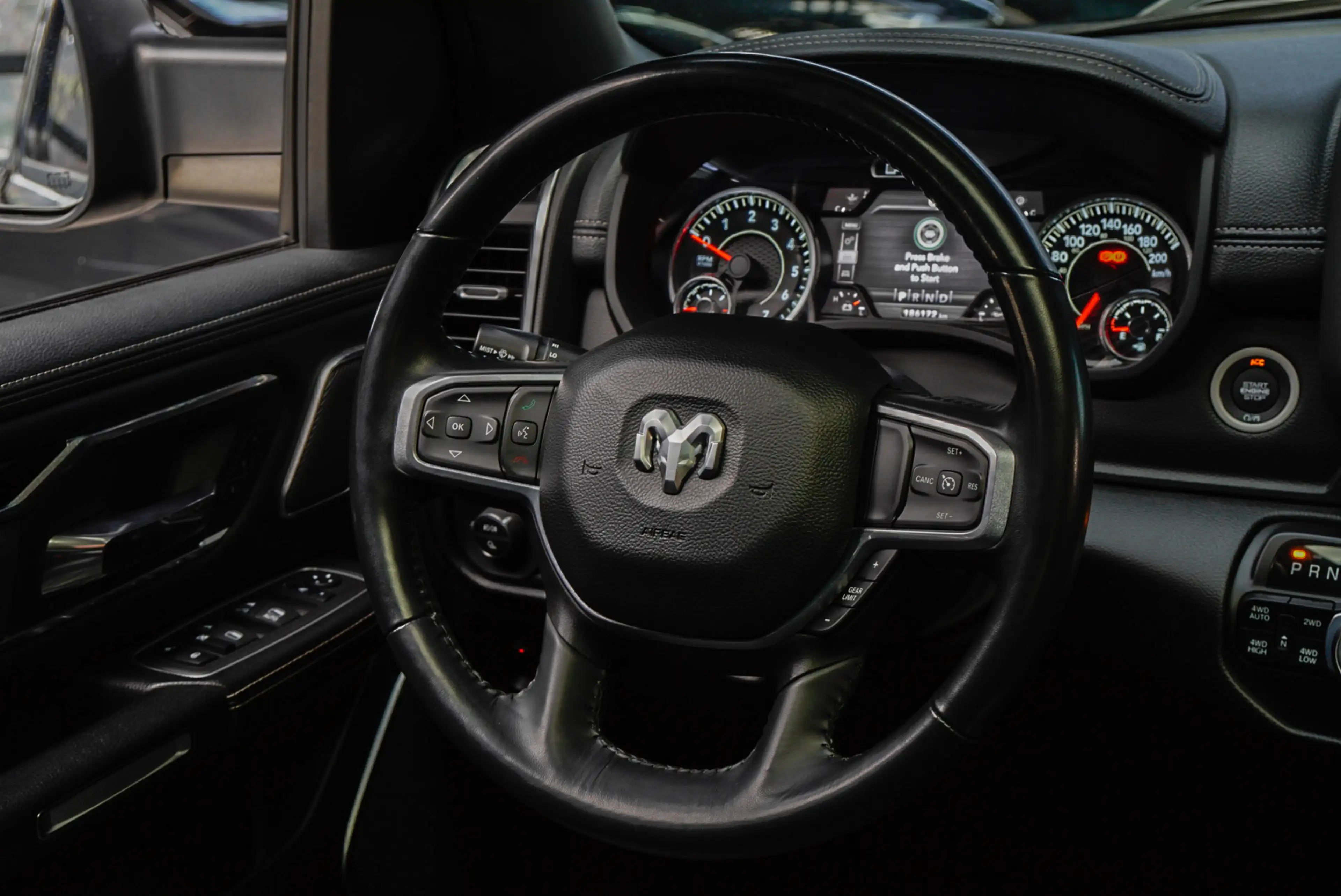 Dodge RAM 1500 5.7 V8 4x4 Crew Cab Laramie Panodak Harman K. — photo 22