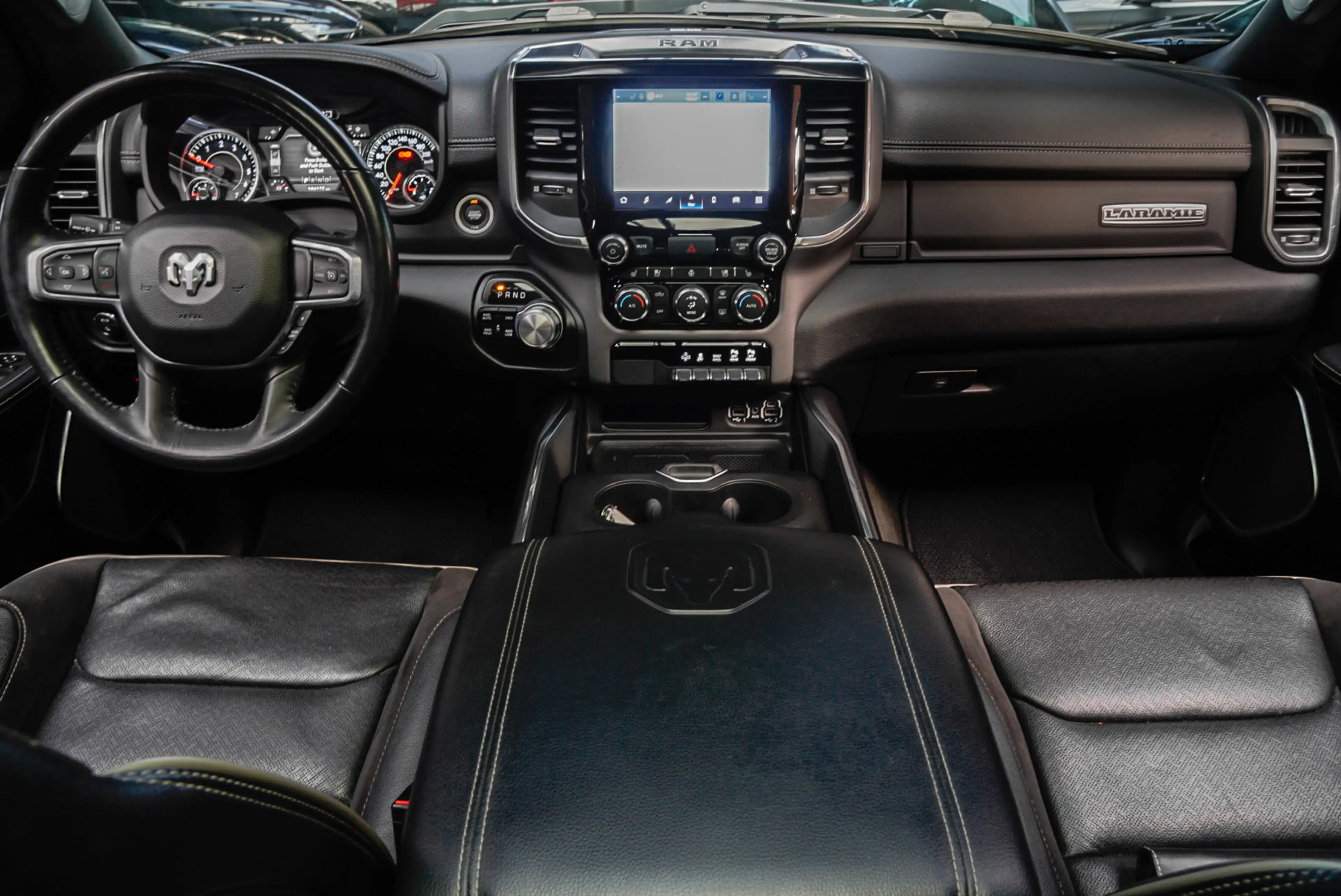 Dodge RAM 1500 5.7 V8 4x4 Crew Cab Laramie Panodak Harman K. — photo 21