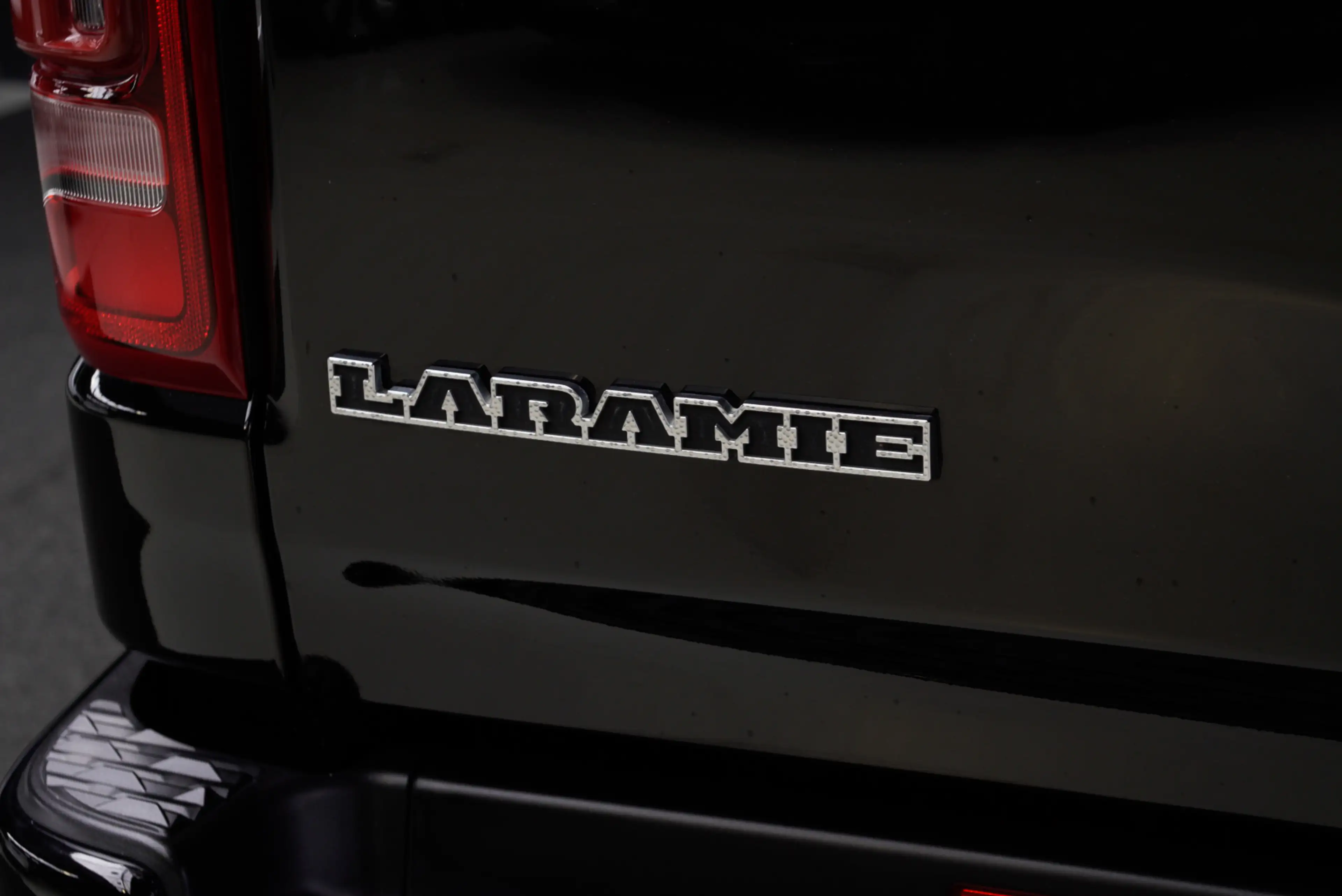Dodge RAM 1500 5.7 V8 4x4 Crew Cab Laramie Panodak Harman K. — photo 8