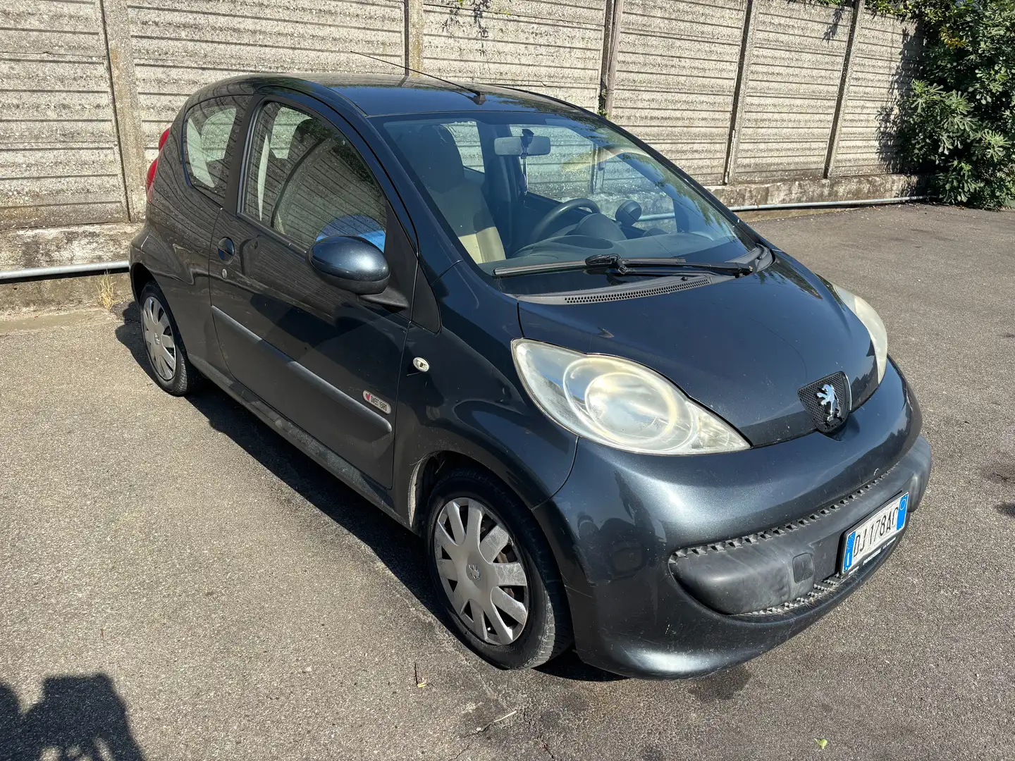 Peugeot 107 107 2005 3p 1.0 12v Sweet Years NEOPATENTATI Grijs - 2