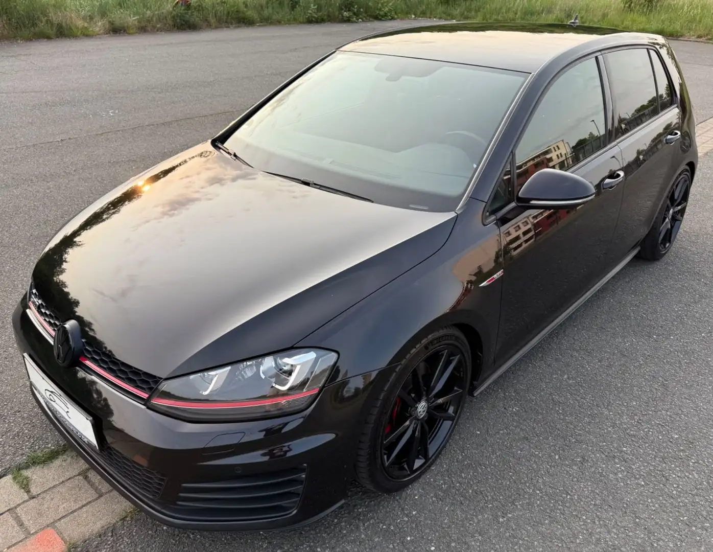 Volkswagen Golf VII Lim. GTI DSG NAVI LED 1.Hand Noir - 1