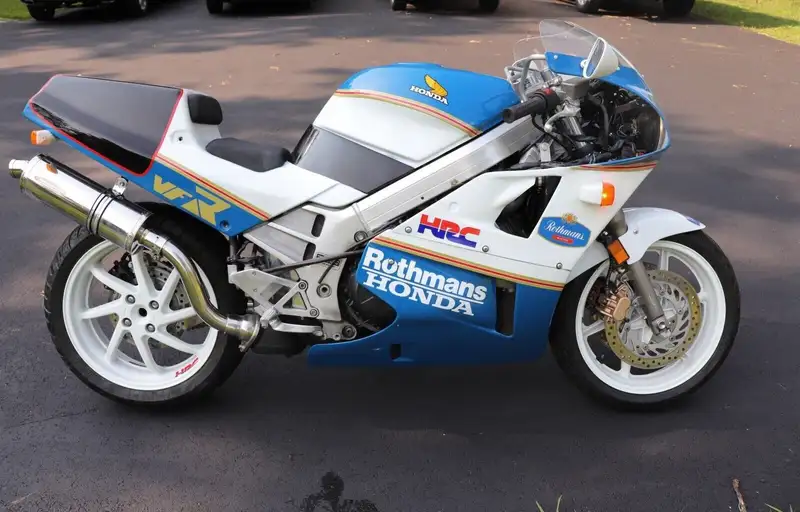 Honda VFR 750 - foto 3