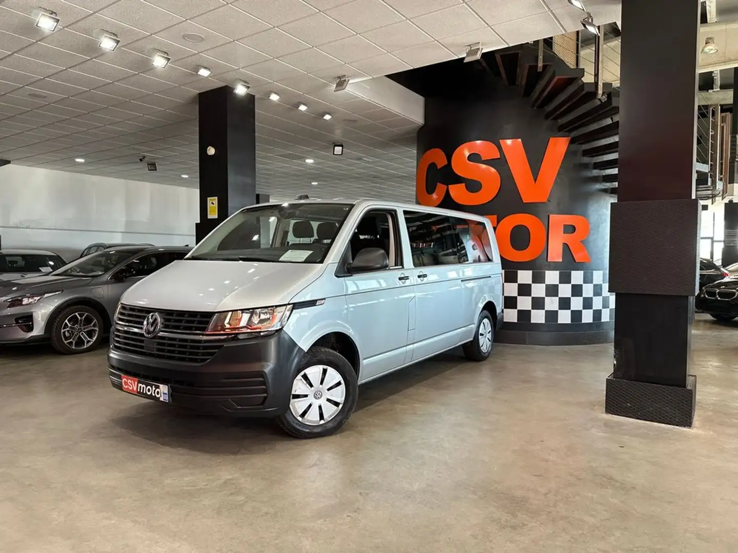 Volkswagen Transporter 2.0TDI 110CV COMBI L2 Plateado - 2