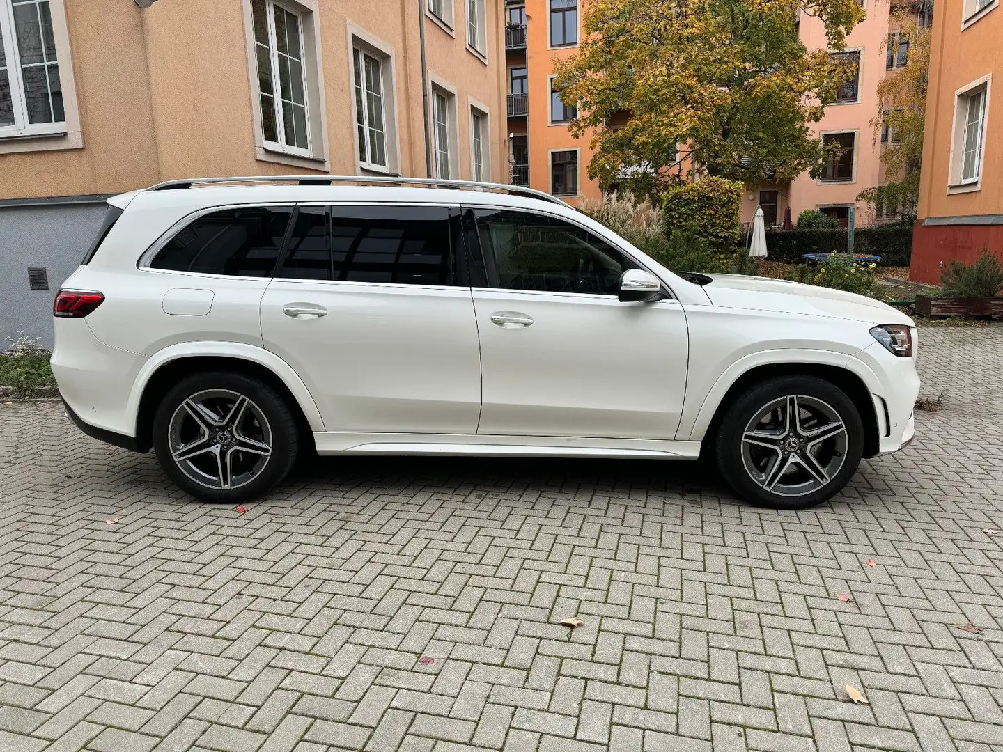 Mercedes-Benz GLS 450 4Matic AMG Белый - 2