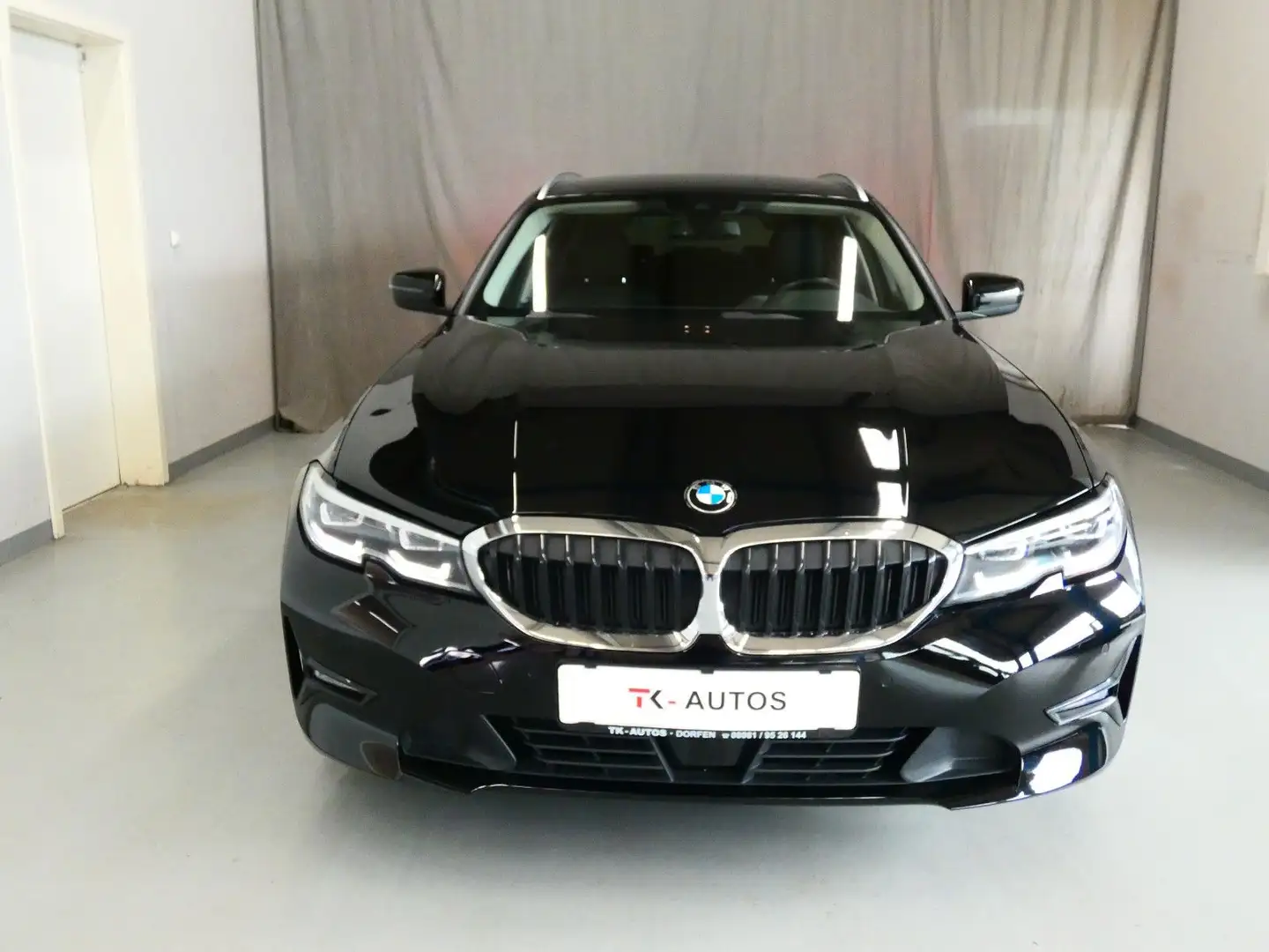 BMW 318 d  Touring Advant.,1.Hand,Navi,LED,ACC,Kamera Schwarz - 2