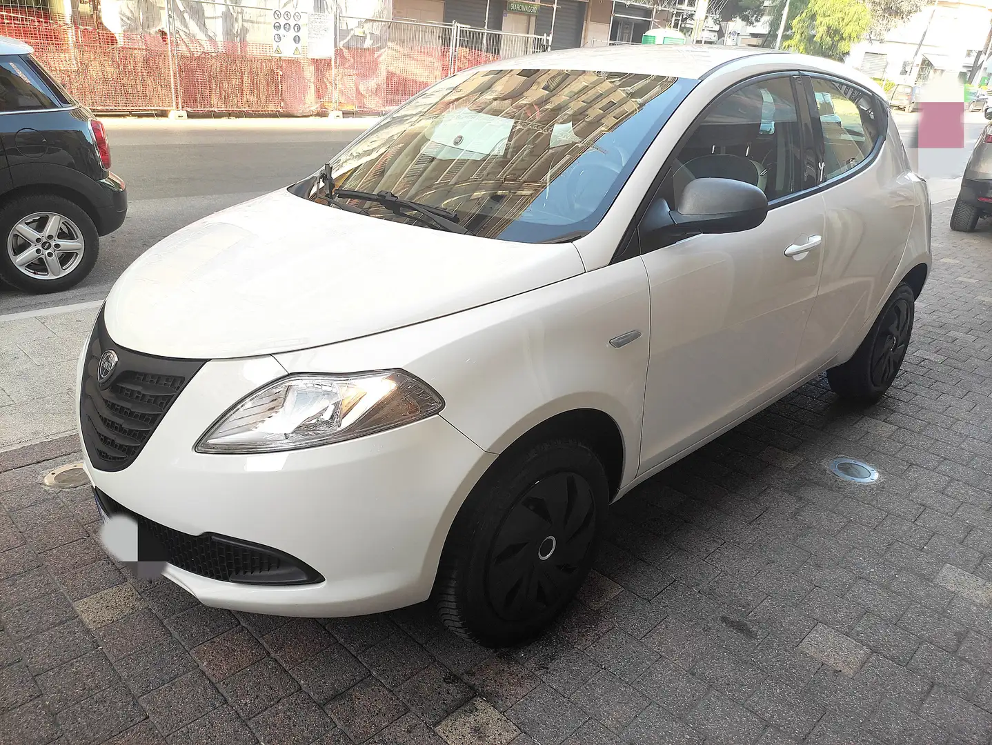 Lancia Ypsilon Ypsilon III 0.9 t.air Elefantino metano 80cv E6 Blanc - 1