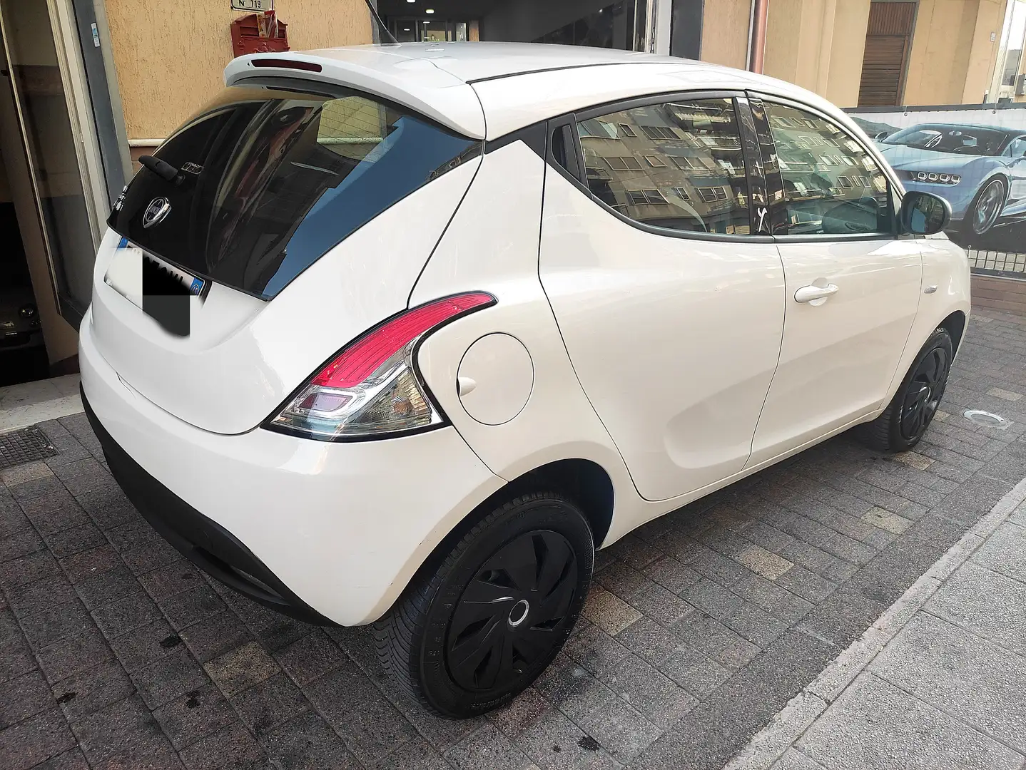 Lancia Ypsilon Ypsilon III 0.9 t.air Elefantino metano 80cv E6 Blanc - 2
