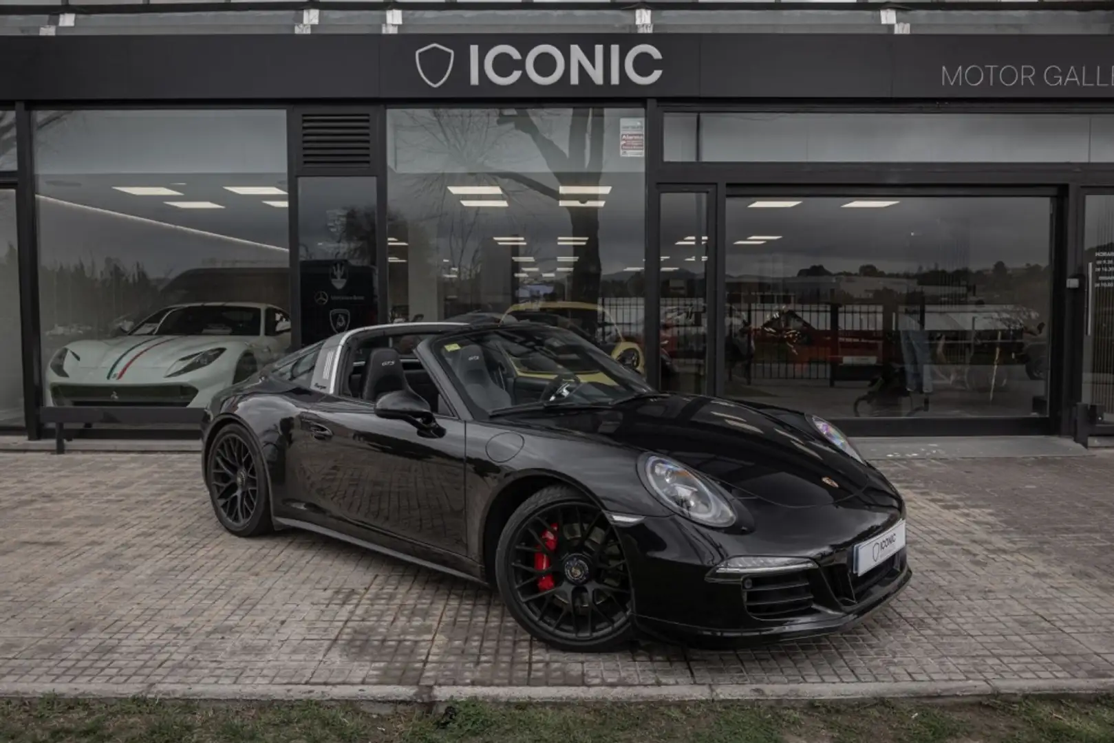 Porsche 991 Targa 4 GTS PDK Gris - 1