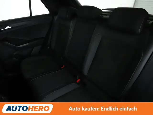 Volkswagen T-Roc view 14