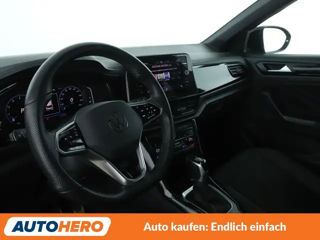 Volkswagen T-Roc view 11
