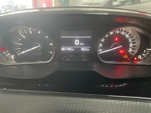 Peugeot 208 view 14