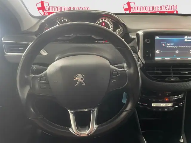 Peugeot 208 view 13