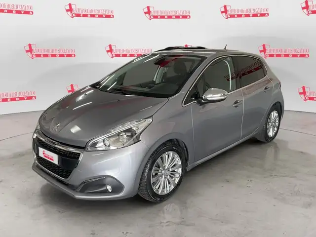 Peugeot 208 main image