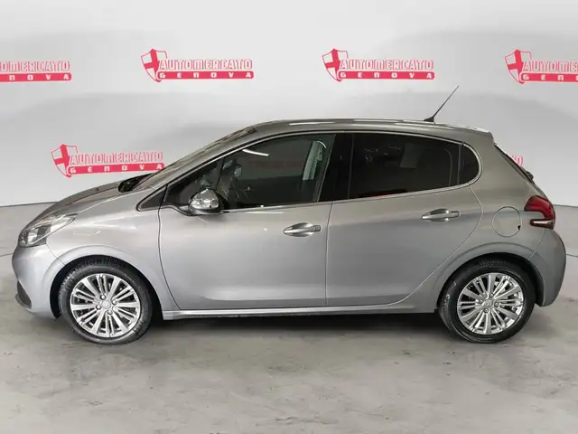 Peugeot 208 view 2