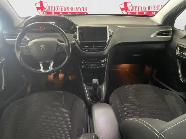 Peugeot 208 view 12