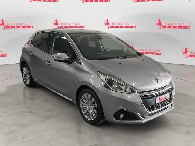 Peugeot 208 view 7