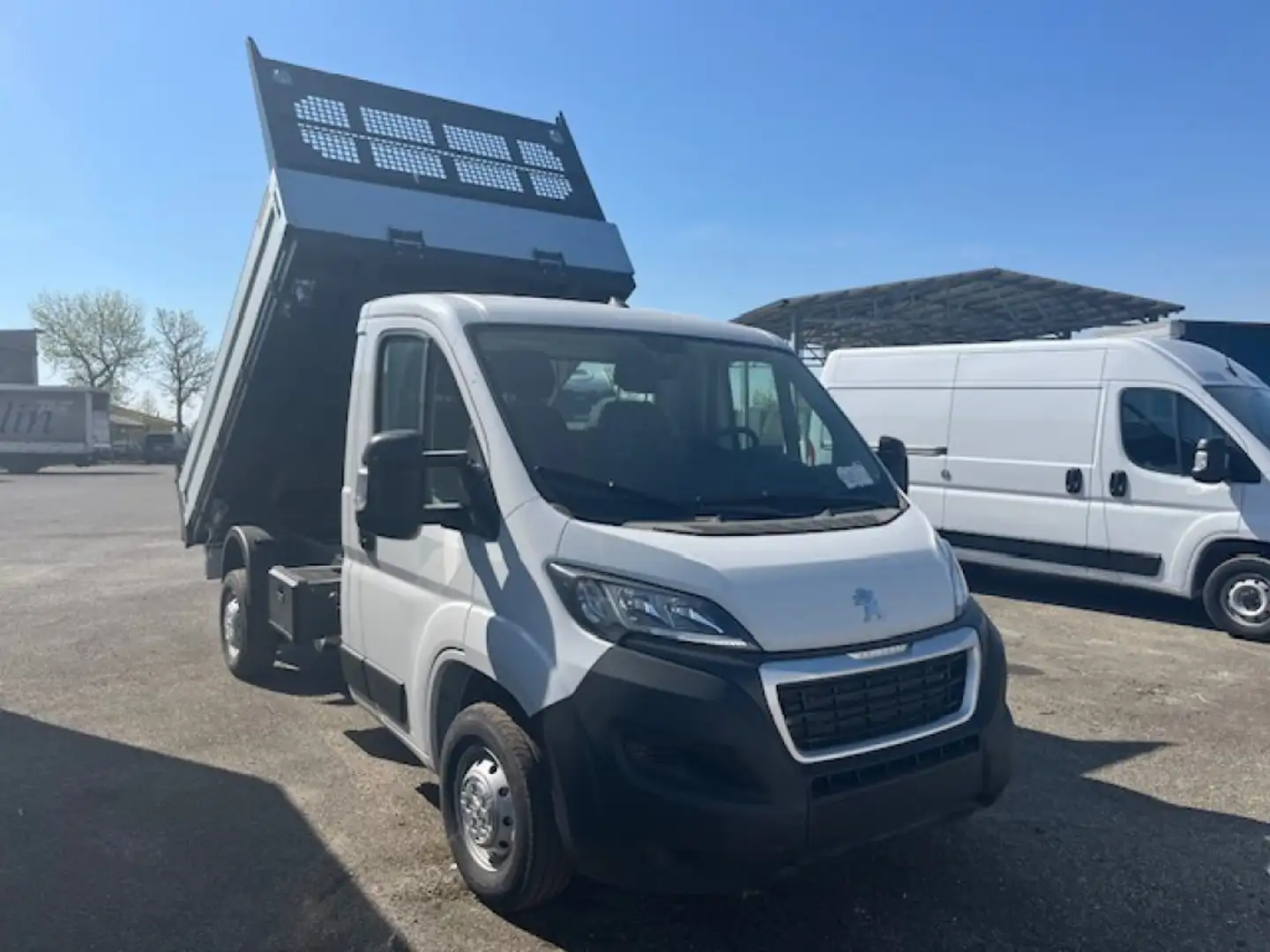 Peugeot Boxer 435 2.2 BlueHDi 140 S&S PM Cabinato Bílá - 2