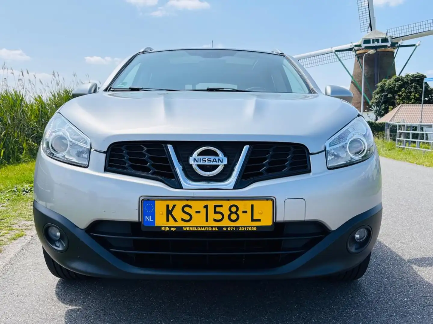 Nissan Qashqai 1.6 Connect Edition Grijs - 2