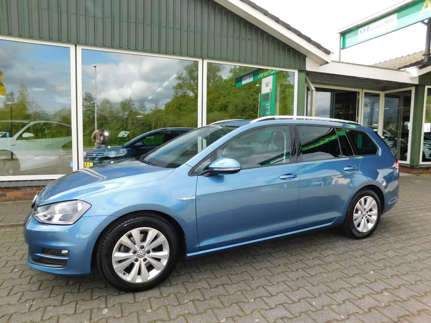 Volkswagen Golf Variant 1.0TSI 116PK DSG COMF.LINE! All-in Prijs! Trekhaak Bleu - 1