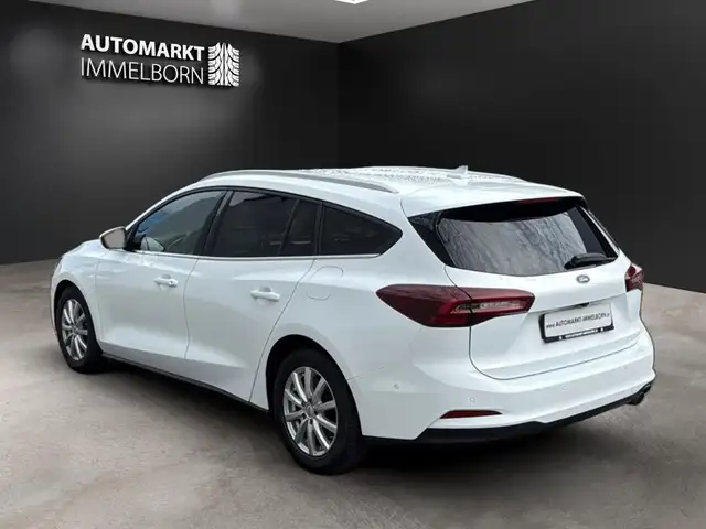 Ford Focus view 6