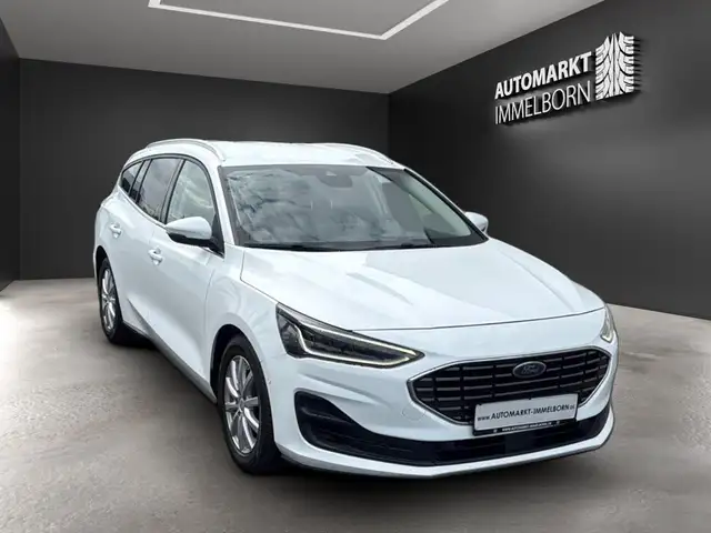 Ford Focus view 2