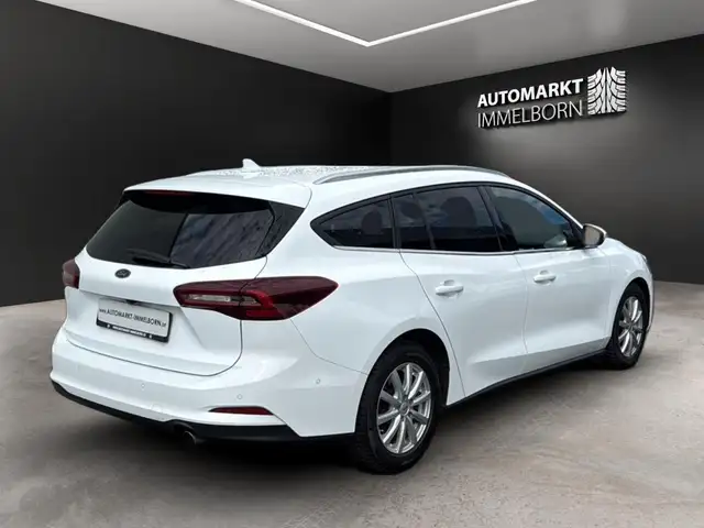 Ford Focus view 8