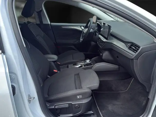 Ford Focus view 15