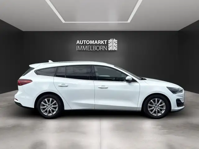 Ford Focus view 11