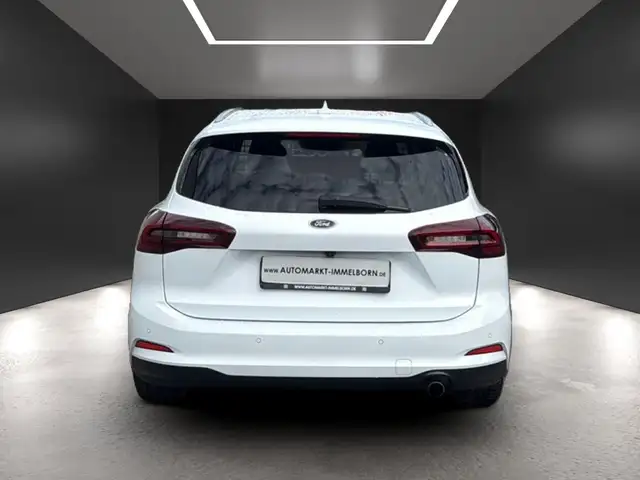 Ford Focus view 10
