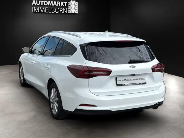 Ford Focus view 5