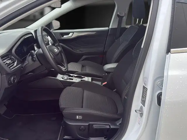 Ford Focus view 14