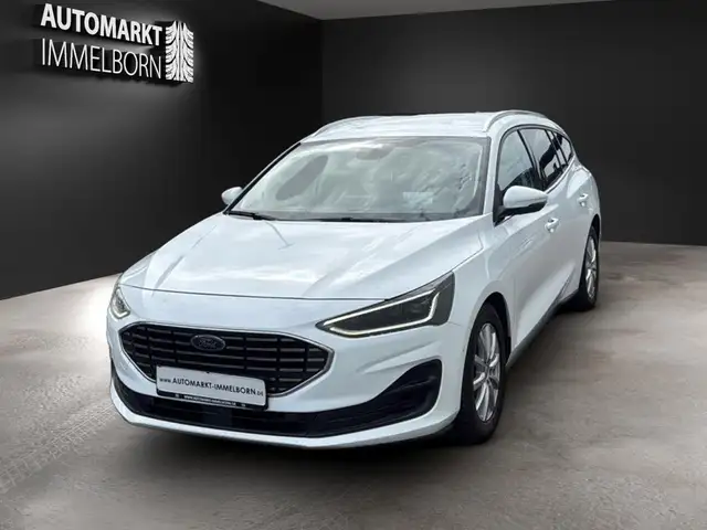 Ford Focus view 3
