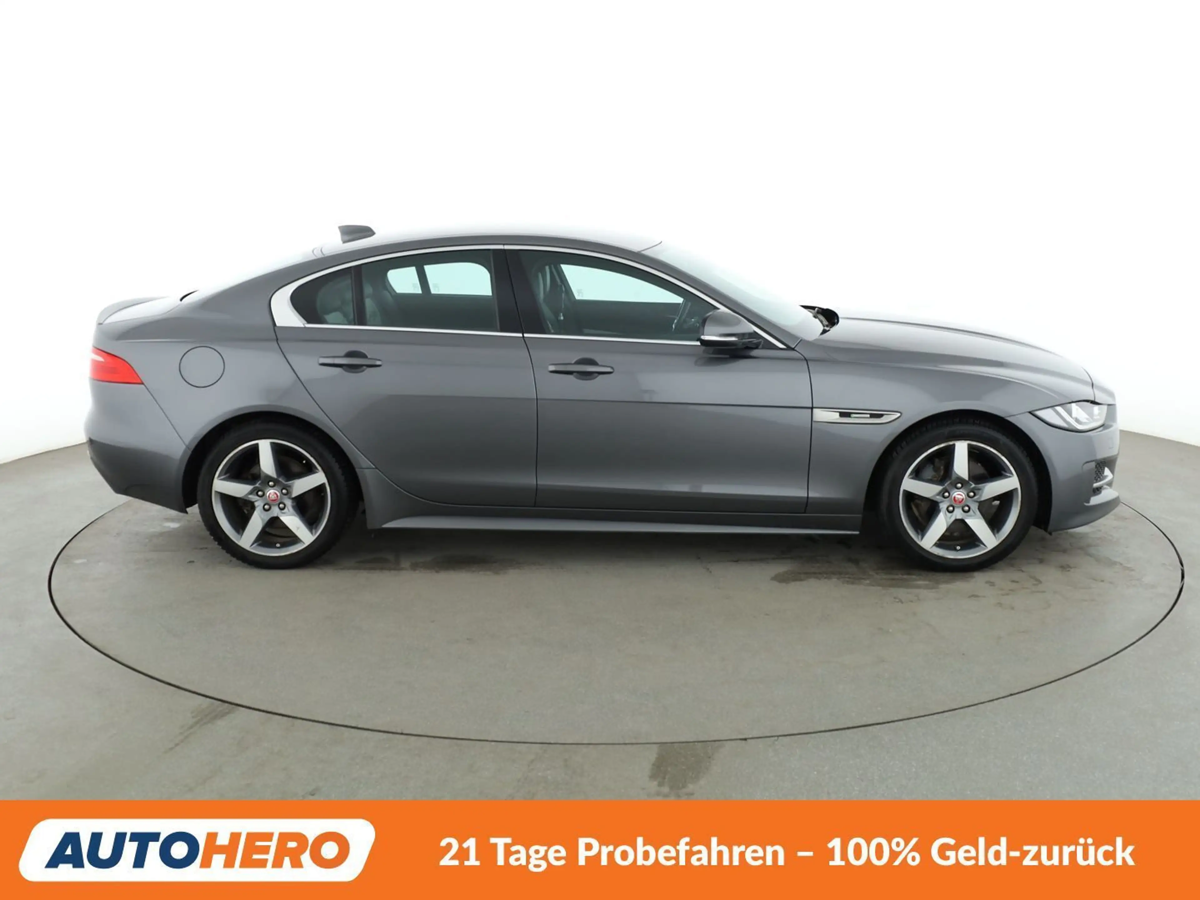 Jaguar XE 20d R-Sport Aut.*NAVI*CAM*XENON*SPUR*PDC*SHZ* — photo 12