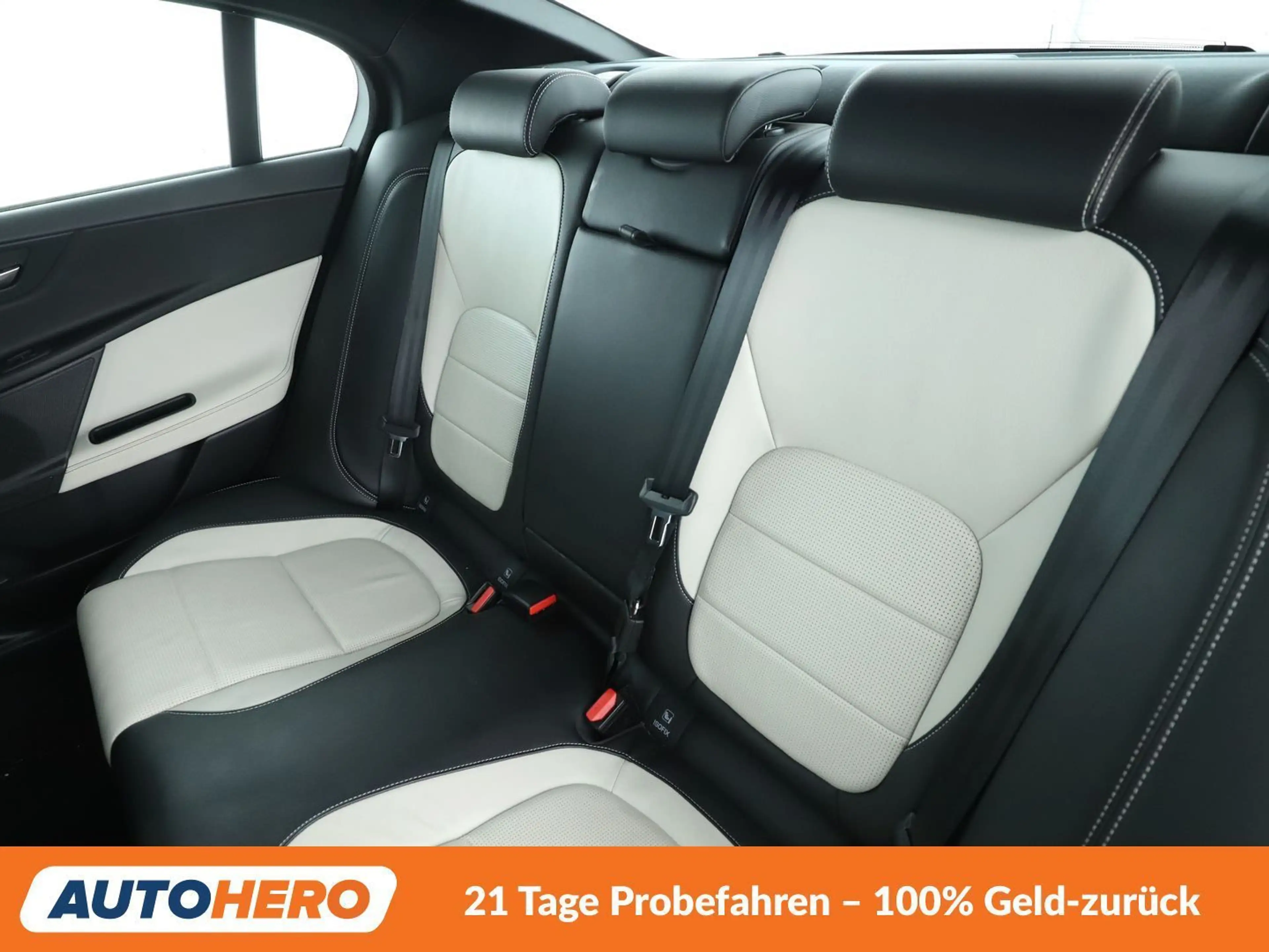 Jaguar XE 20d R-Sport Aut.*NAVI*CAM*XENON*SPUR*PDC*SHZ* — photo 4