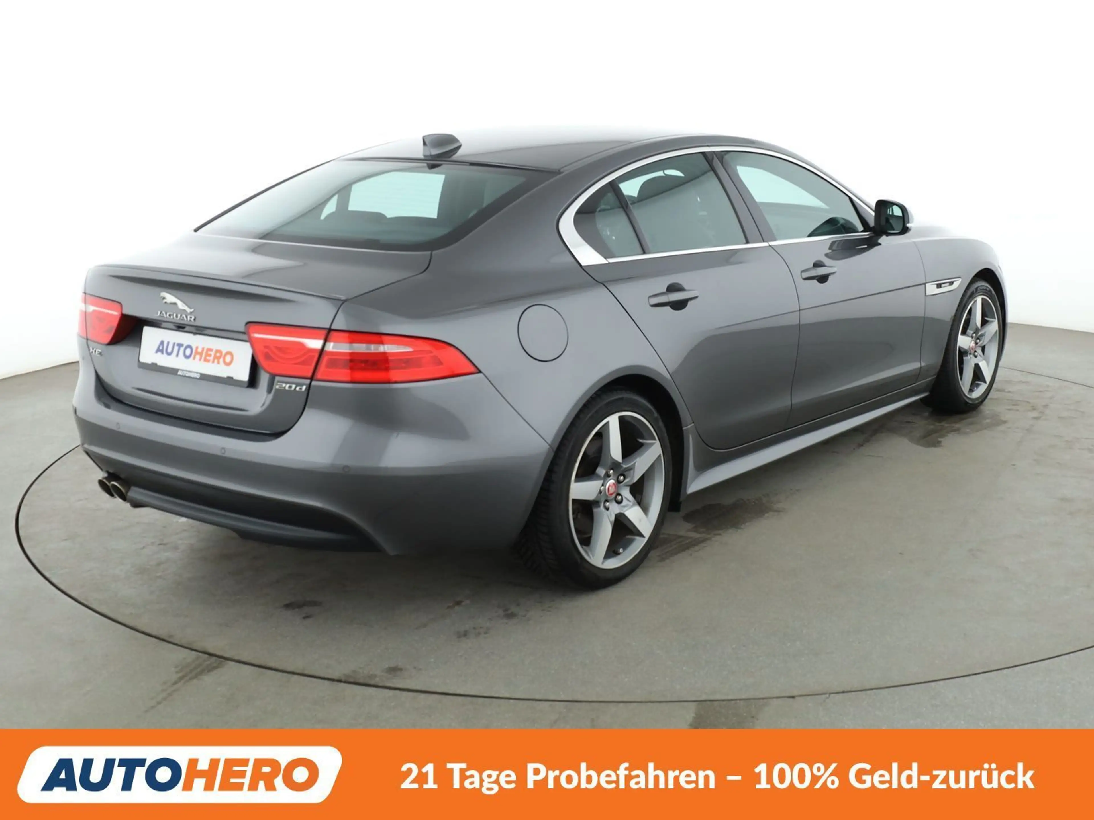 Jaguar XE 20d R-Sport Aut.*NAVI*CAM*XENON*SPUR*PDC*SHZ* — photo 11