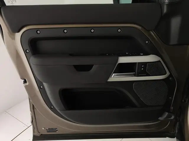 Land Rover Defender view 11