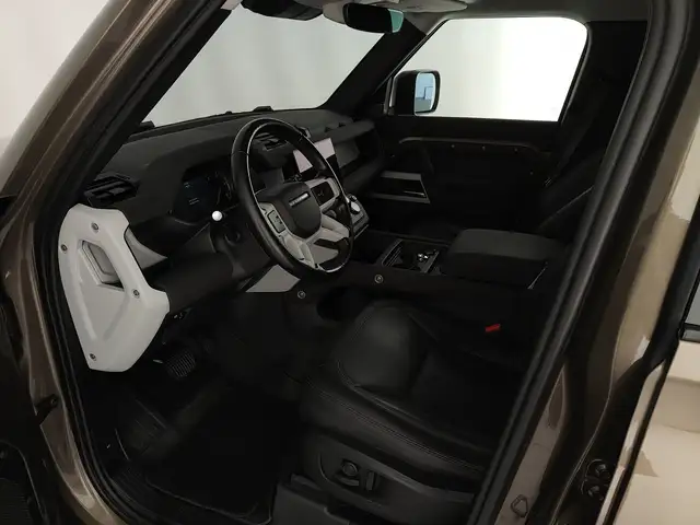 Land Rover Defender view 9