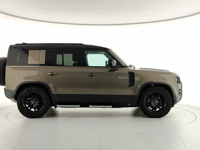 Land Rover Defender view 6