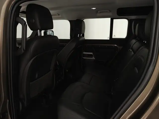 Land Rover Defender view 10