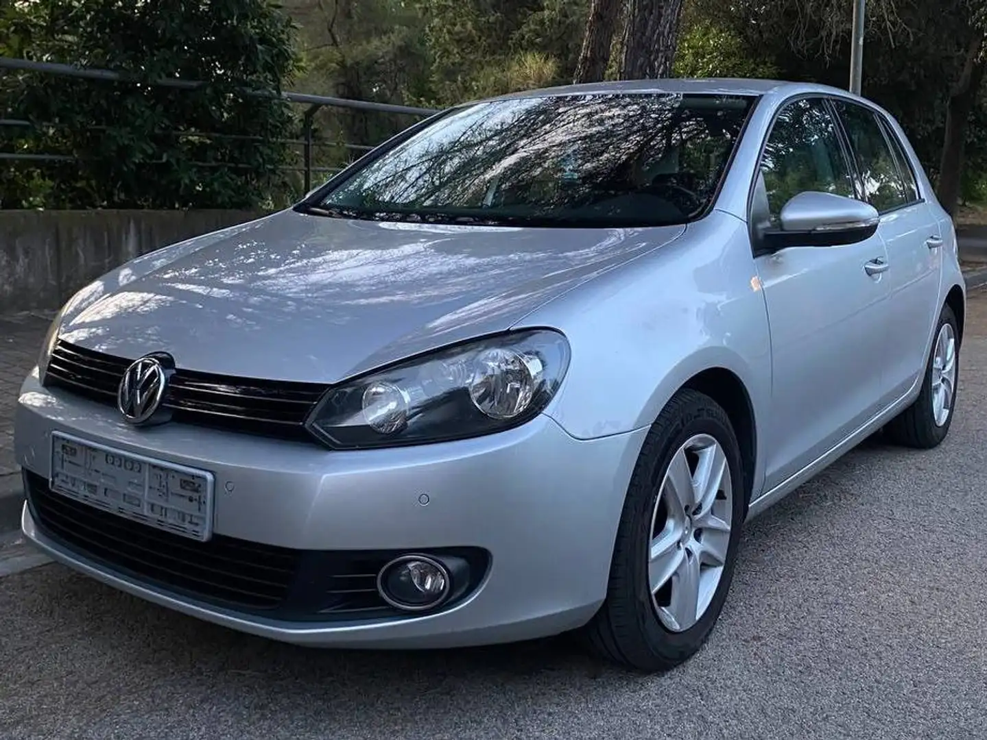 Volkswagen Golf Golf 1.6TDI CR Bluemotion 105 Bluemotion Plateado - 1